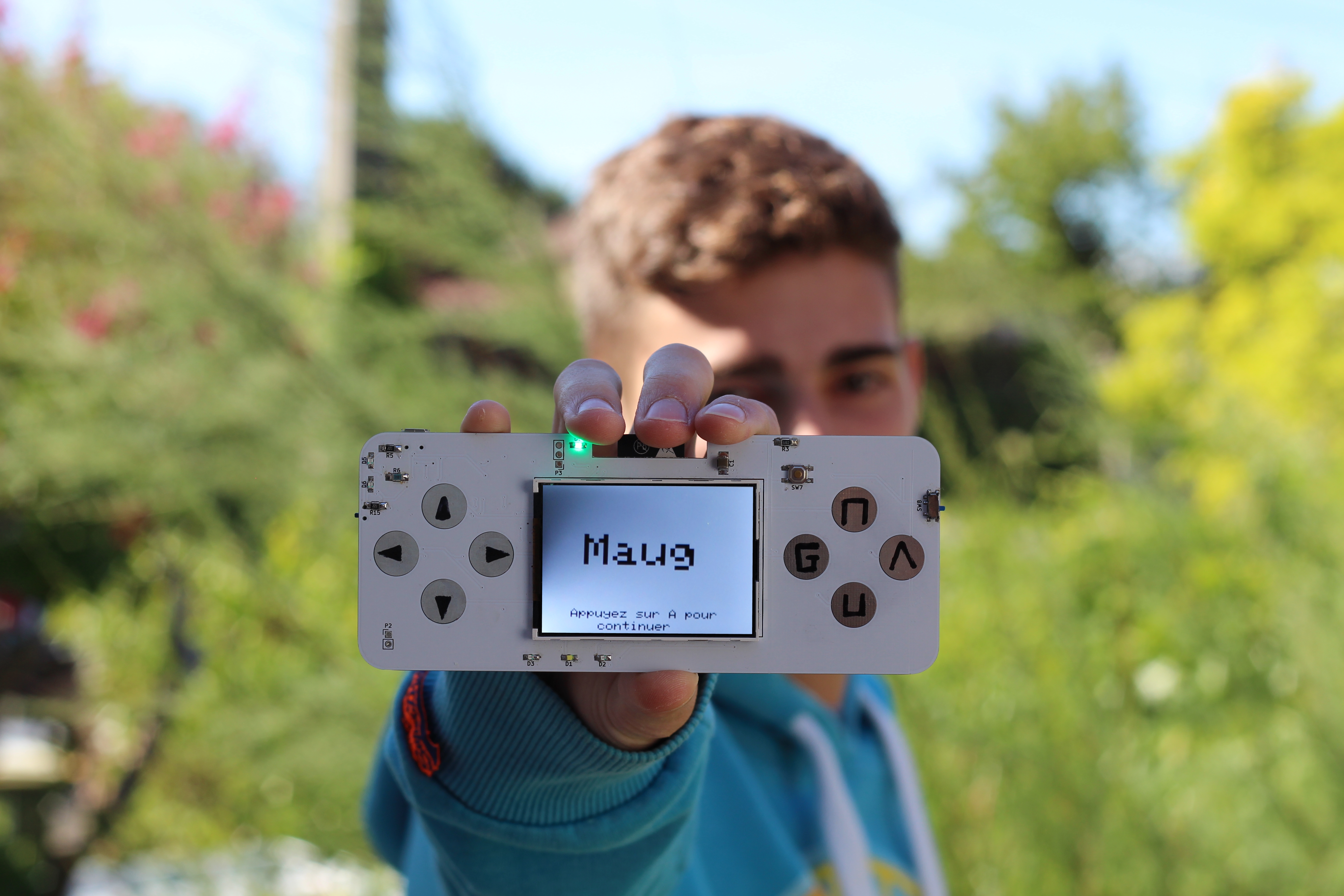 Maug - Une console portable française openhardware [+ ATELIER] project image